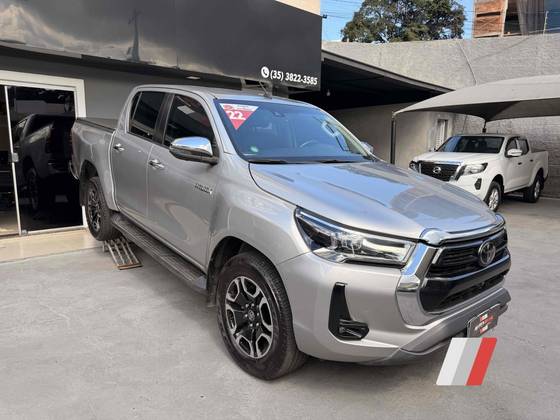 TOYOTA HILUX 2.8 D-4D TURBO DIESEL CD SRX 4X4 AUTOMÁTICO TOYOTA HILUX 2.8 D-4D TURBO DIESEL CD SRX 4X4 AUTOMÁTICO